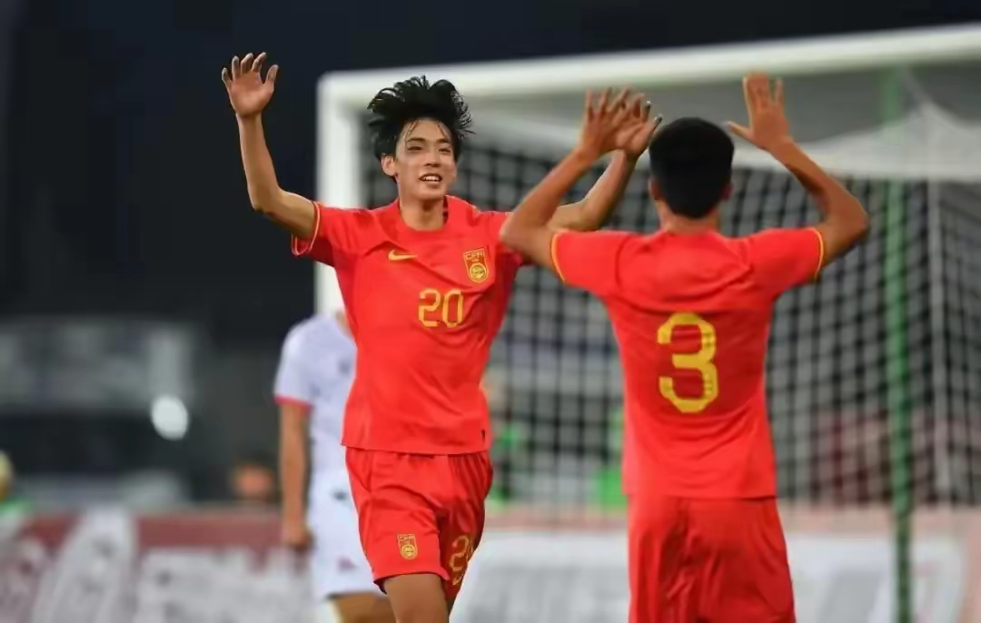 比赛中球队战胜实力强大对手，令人震惊