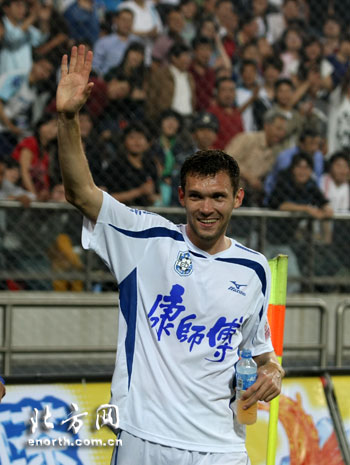 爱游戏-巴恩斯利主场力克谢菲联，朝保级目标迈近一步的简单介绍