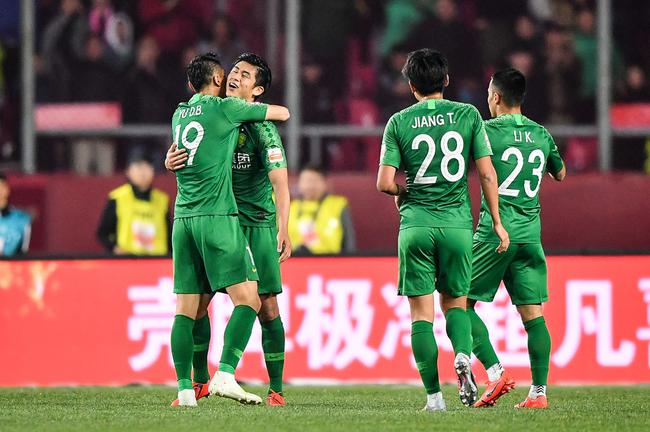 裁判严肃执行比赛规则，不留情面