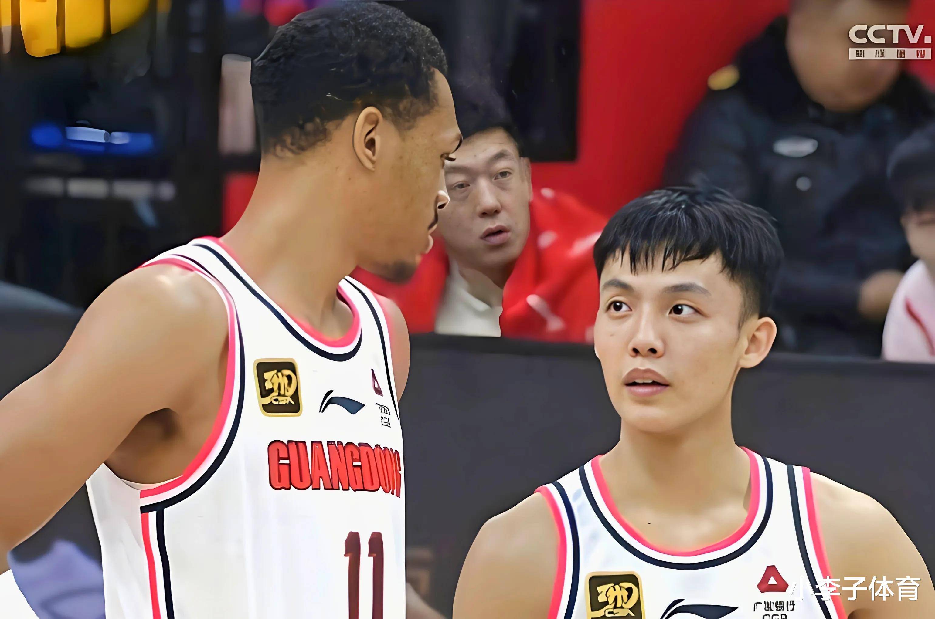 爱游戏在线-队员间默契配合达到巅峰，为球队带来连胜