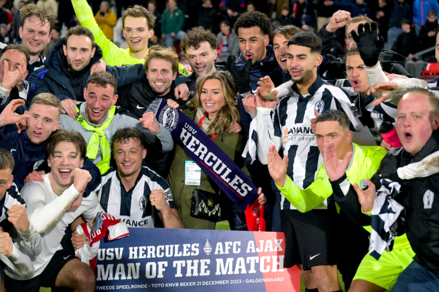 爱游戏在线-阿贾克斯主帅换帅后球队积分榜上升