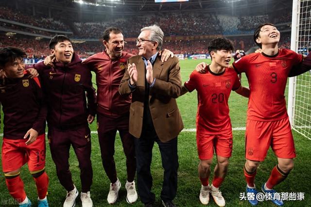 国内足球联赛强队逐渐崛起，争相夺取头名的简单介绍