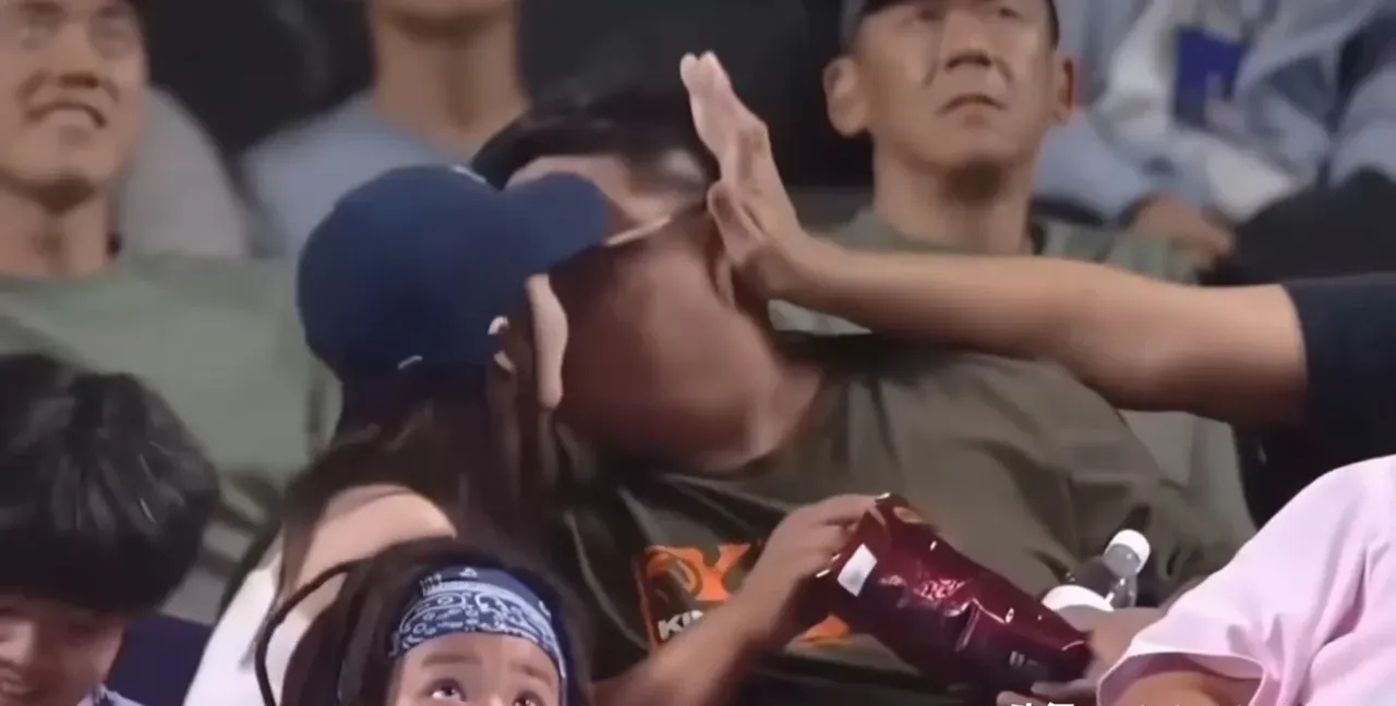 关于辣眼睛表演：球员们精湛技艺赢得阵阵掌声的信息