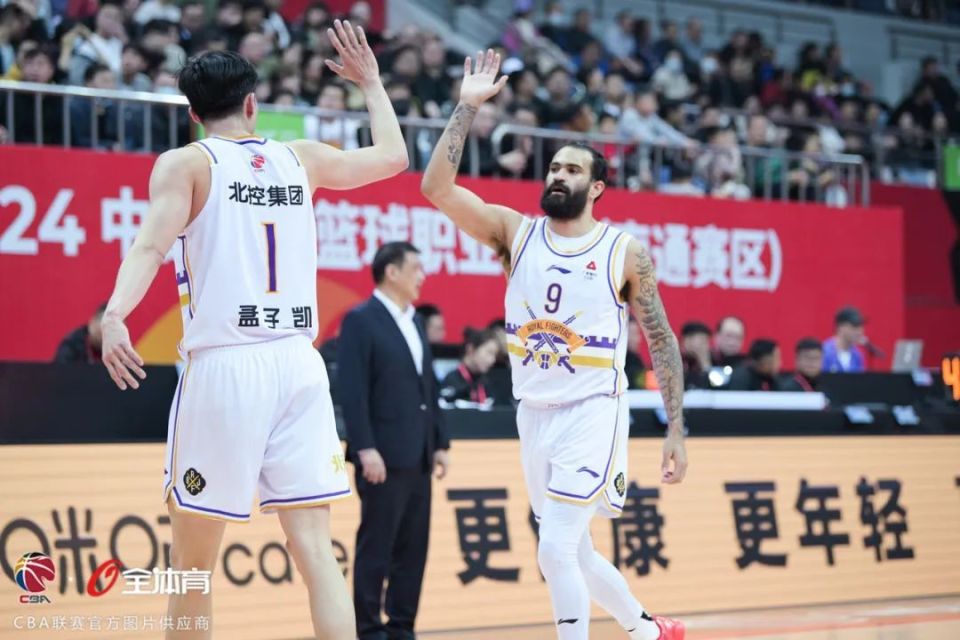 江苏肯帝亚客场战胜福建男篮，取得胜利