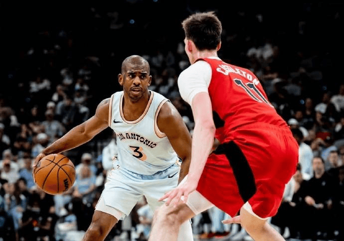 猛龙客场胜马刺,取得胜利后庆祝 猛龙客场胜马刺,取得胜利后庆祝