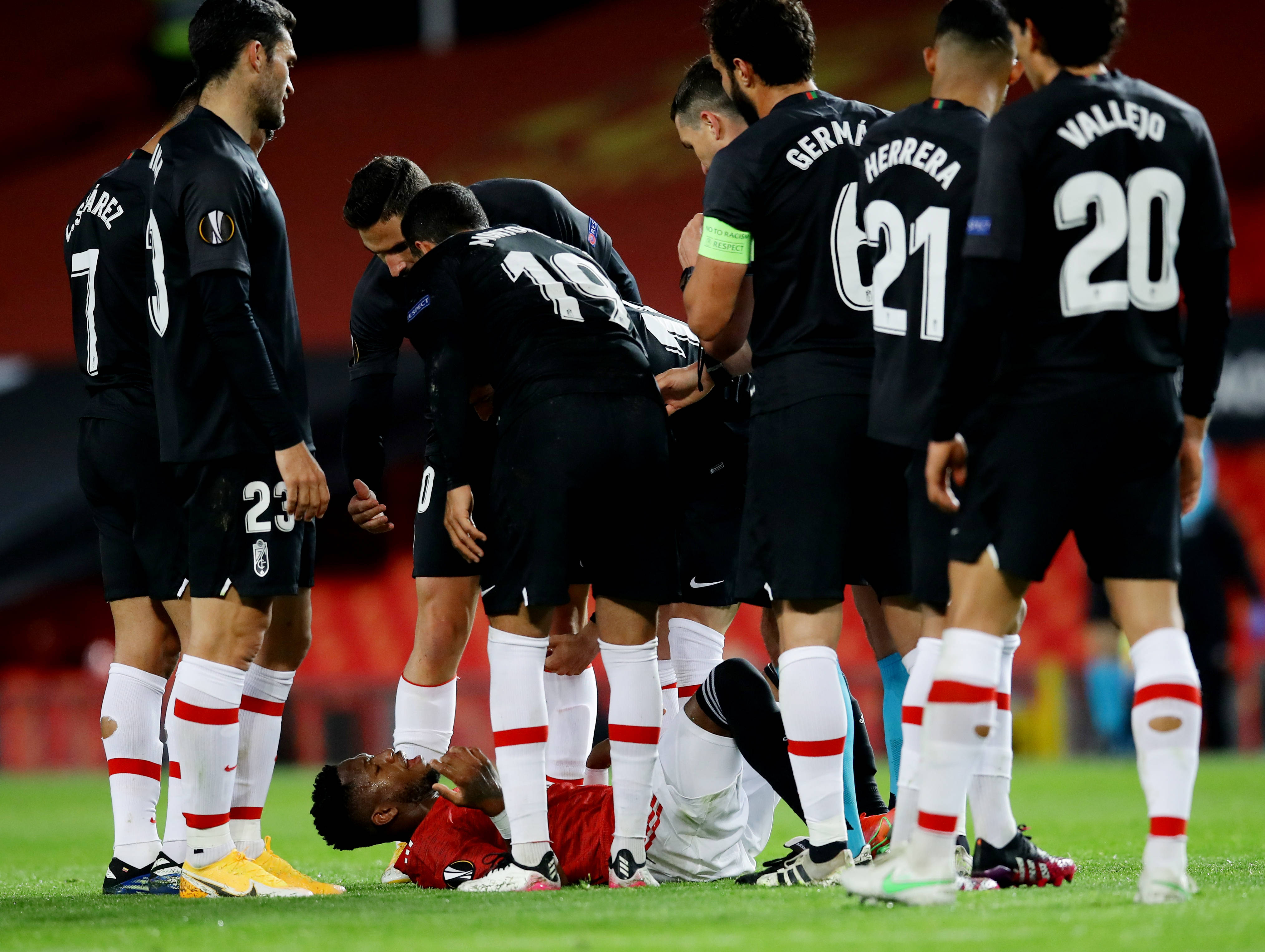 战场硝烟弥漫，曼联力压群雄轻松晋级的简单介绍