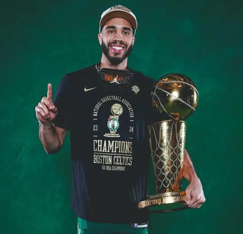 爱游戏大厅-亚眠球员表现出色，助球队逆转胜利的简单介绍