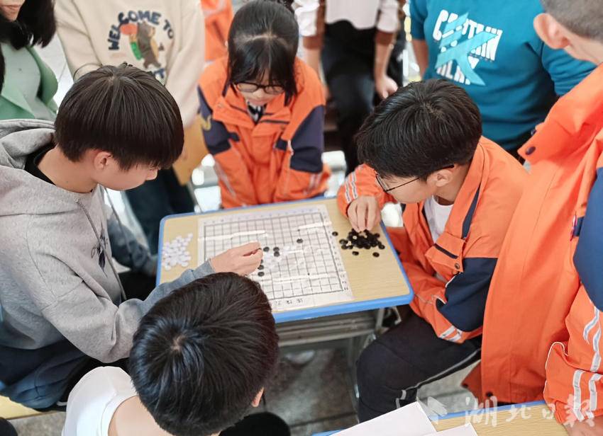 策略博弈，比赛场面精彩纷呈