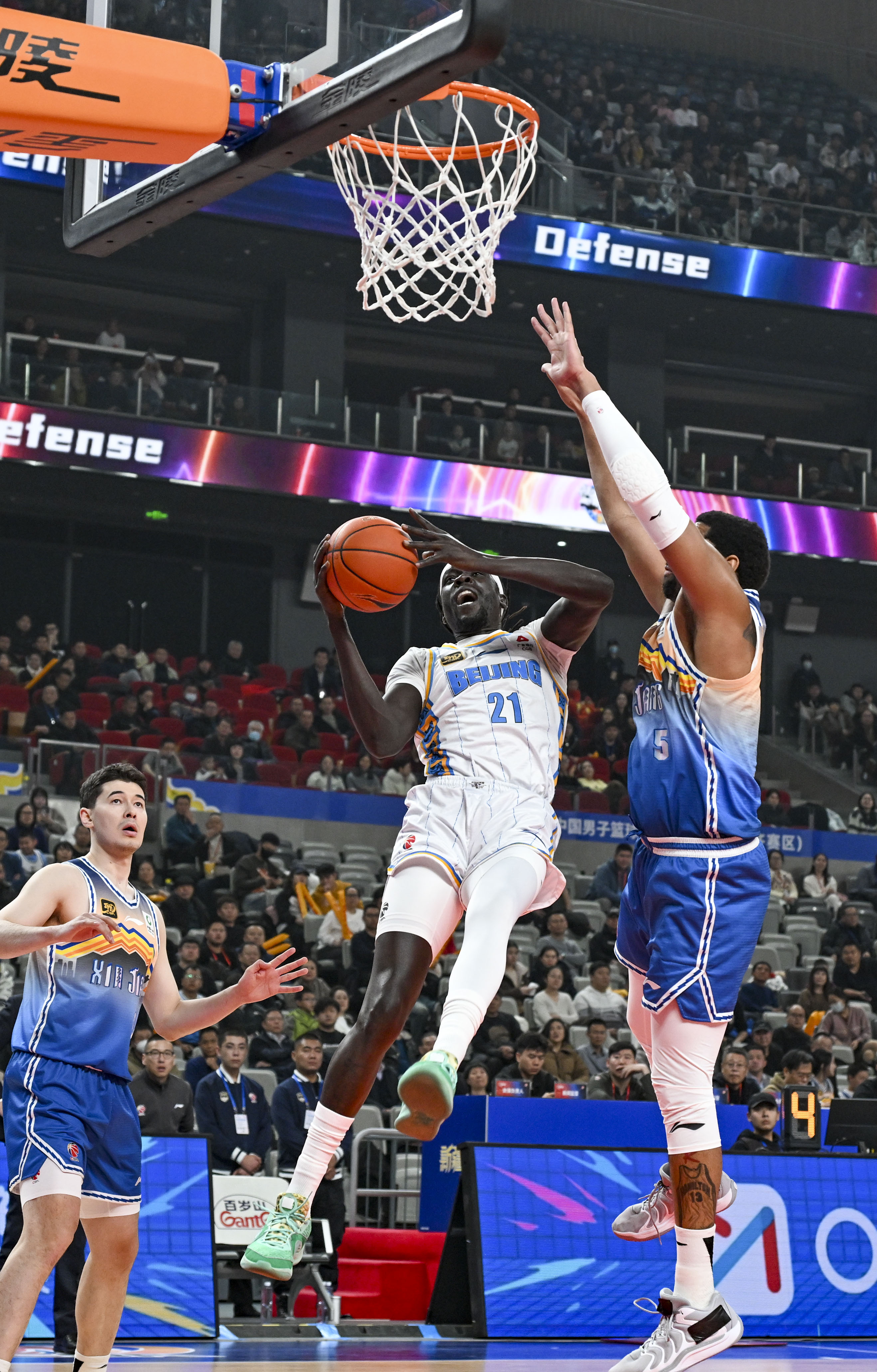 关于精英赛场激情掀起，球员们决胜关键一战的信息