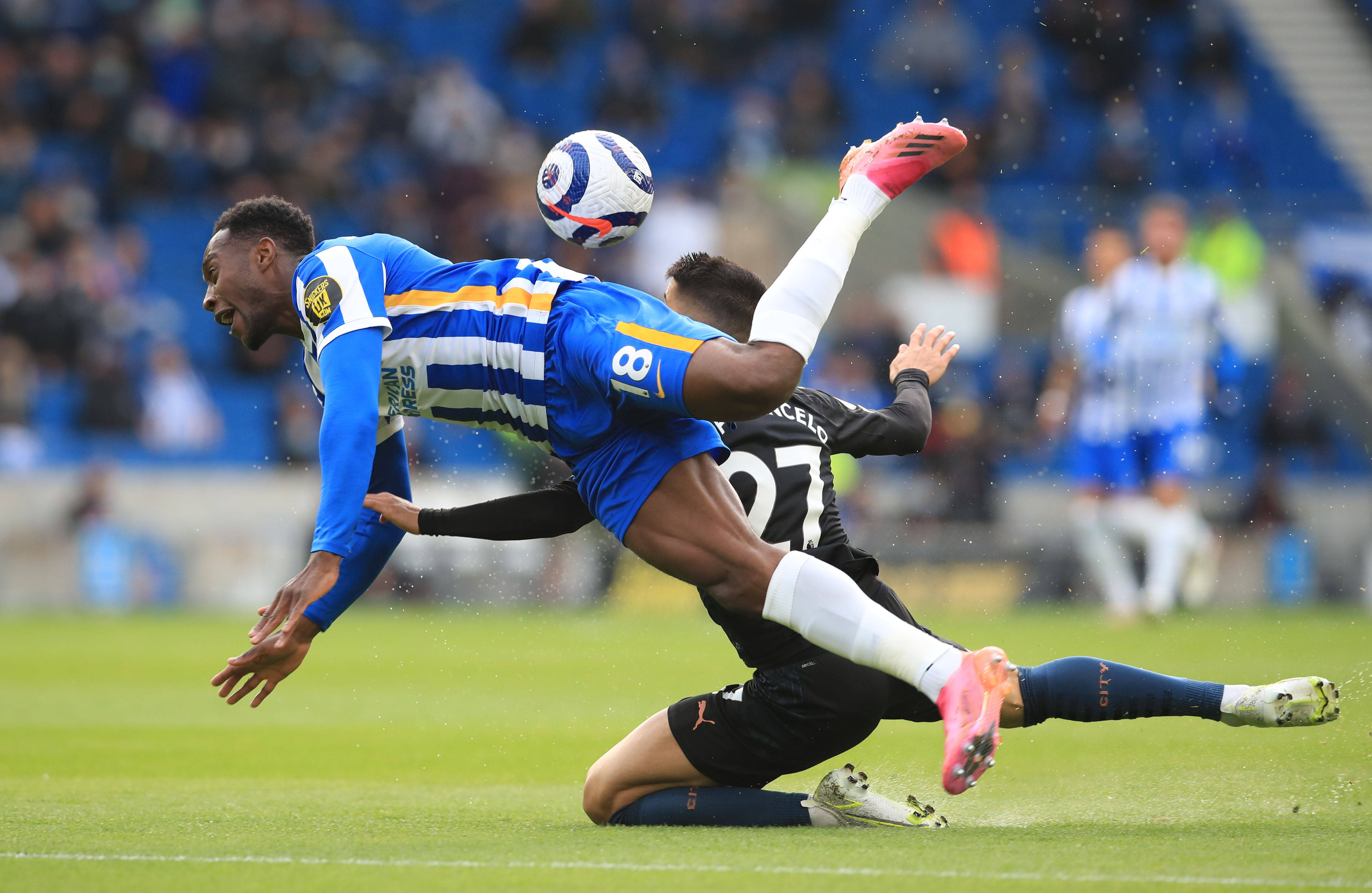 球员全力以赴！欧预赛比赛精彩纷呈