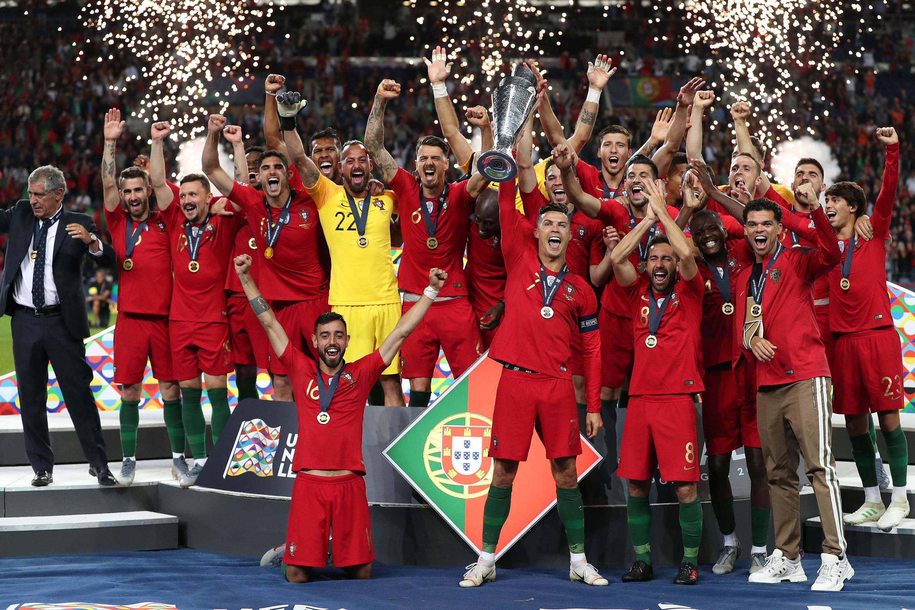 爱游戏官方入口-欧洲足球强队集结，角逐激烈不断