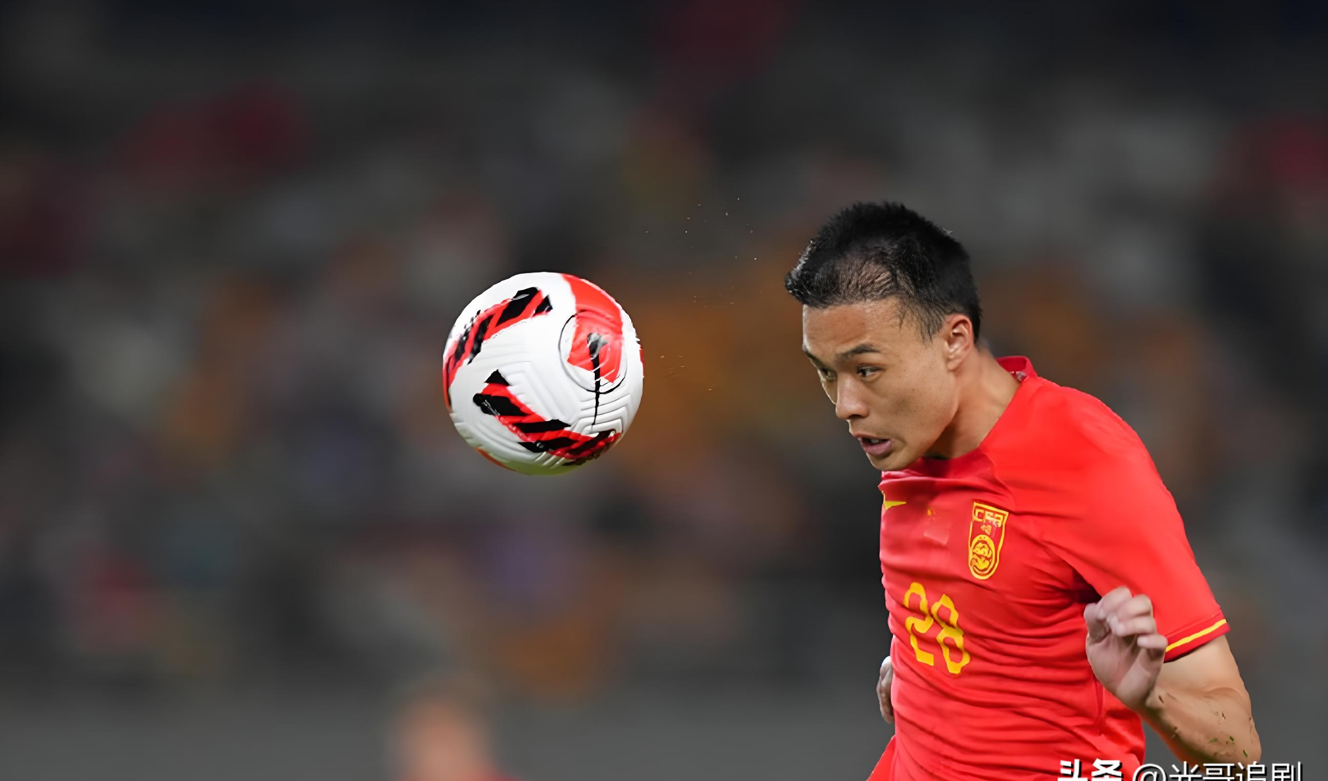 包含国内足球联赛新赛季备战在即，球员状态逐渐恢复的词条