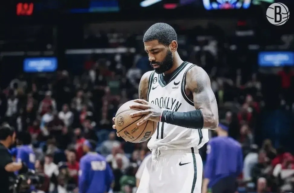 关于篮网战胜人，欧文关键时刻挺身而出的信息