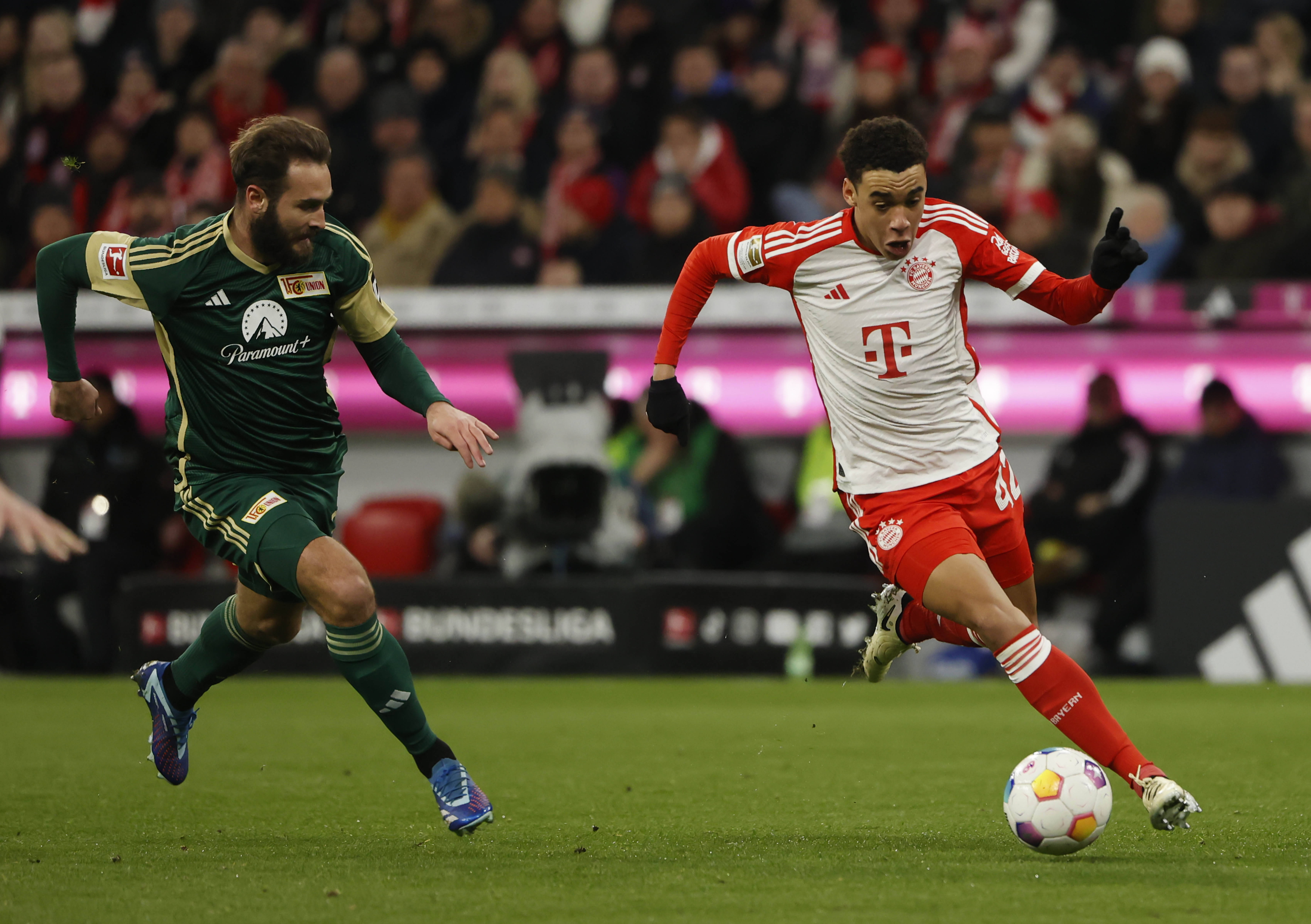 爱游戏在线-拜仁慕尼黑球员在训练中展现出色状态