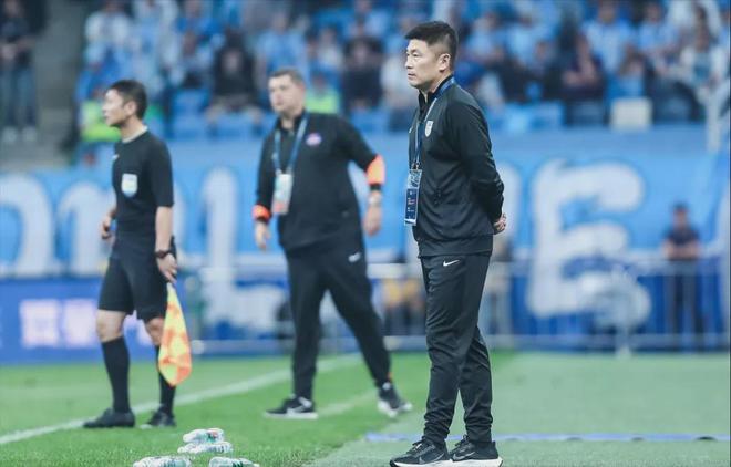 爱游戏官方入口-米尔沃尔前锋破门得分，助球队豪取胜利