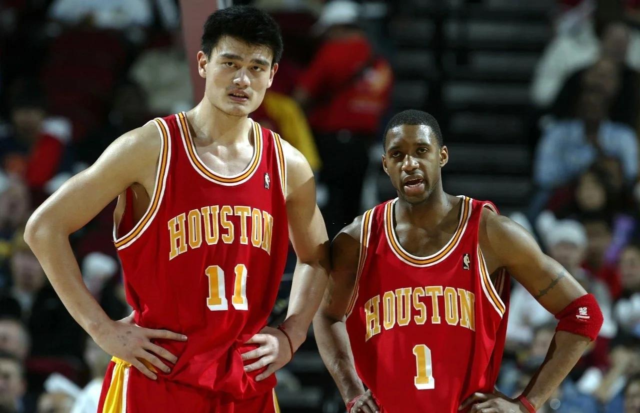 爱游戏-火箭队年轻球员集体崭露头角，训练备战