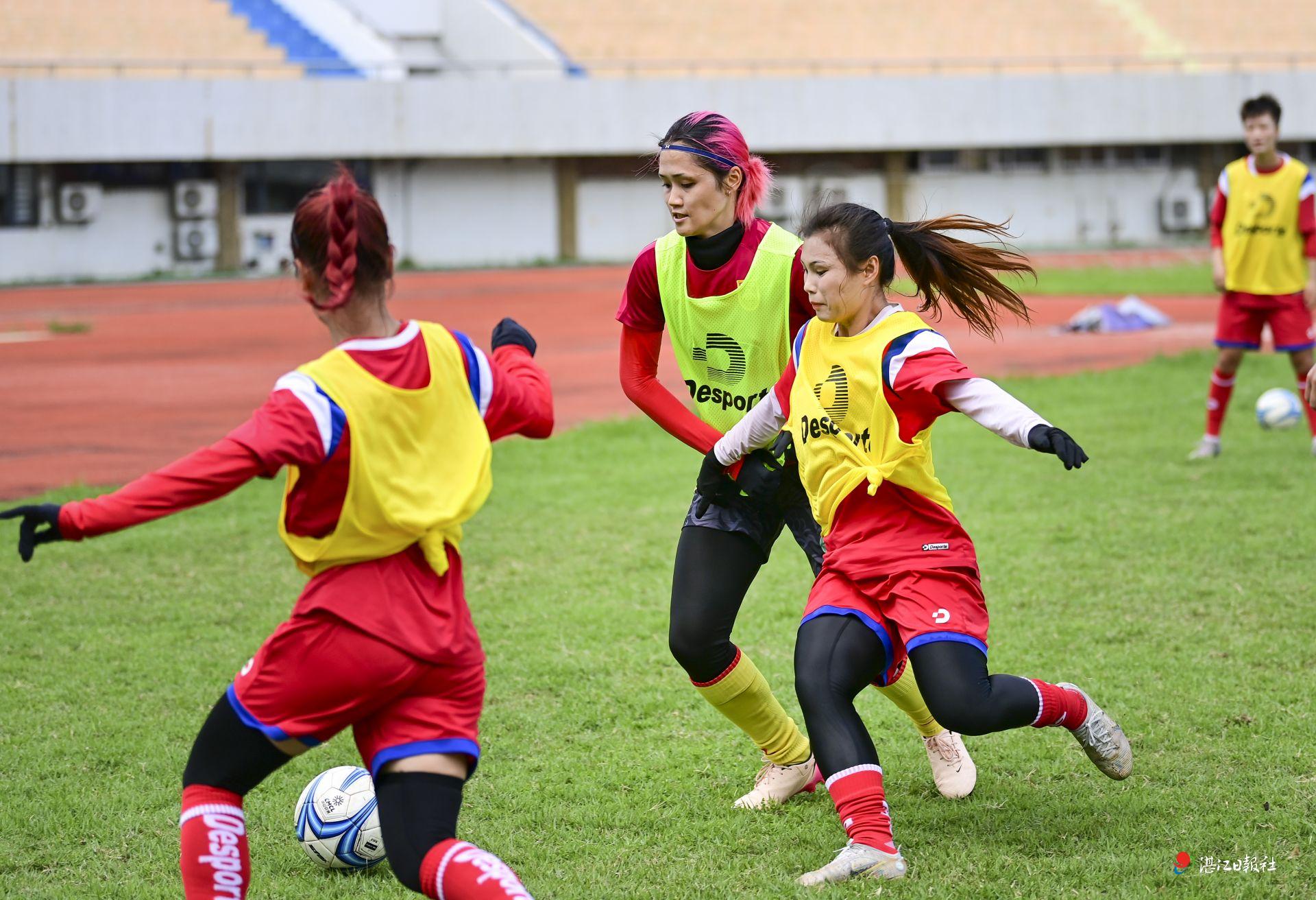 爱游戏官网-斯洛伐克女足备战国际赛事，实力提升