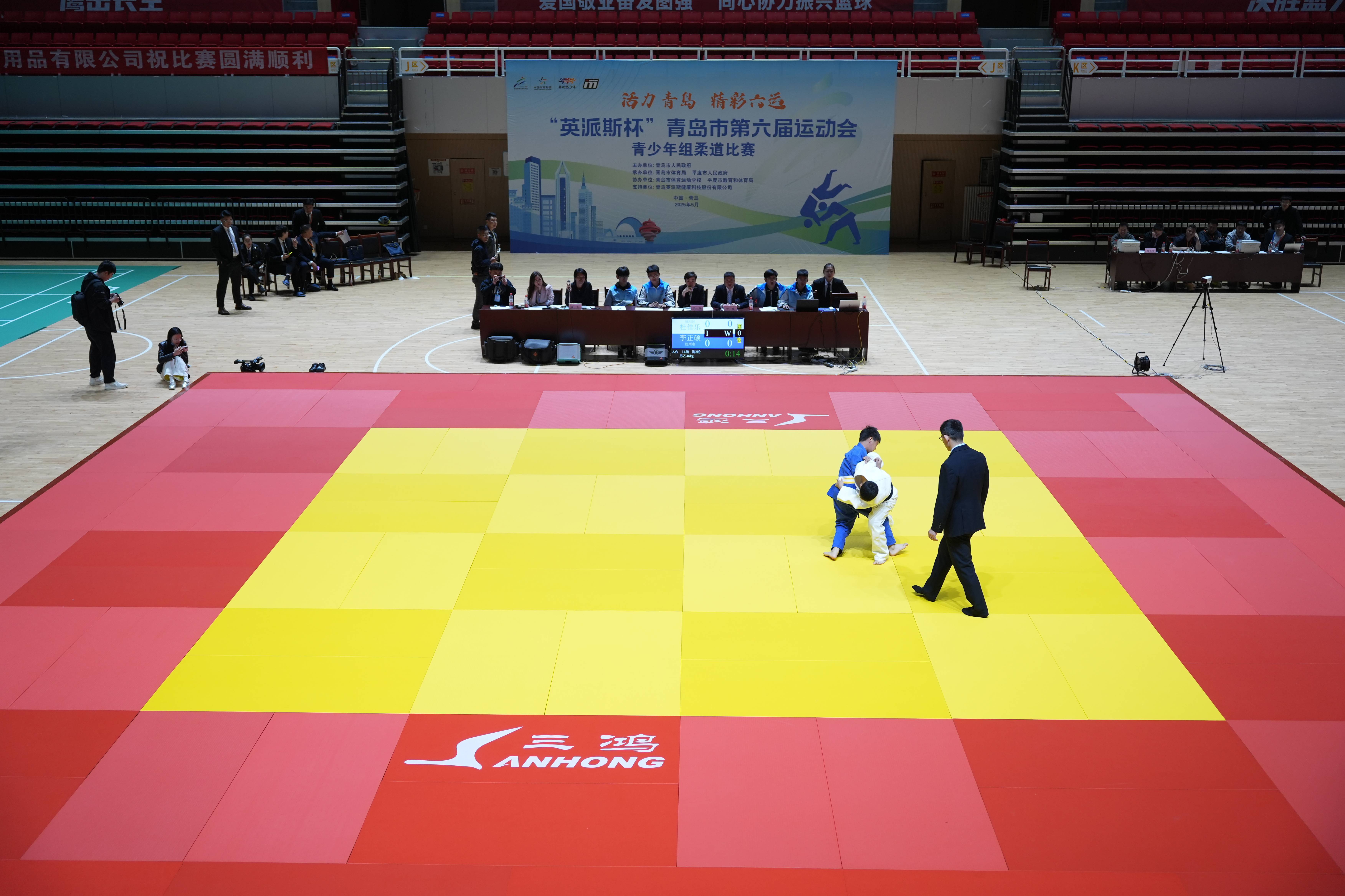 爱游戏APP-柔道项目激战连连，日本选手技压对手称霸