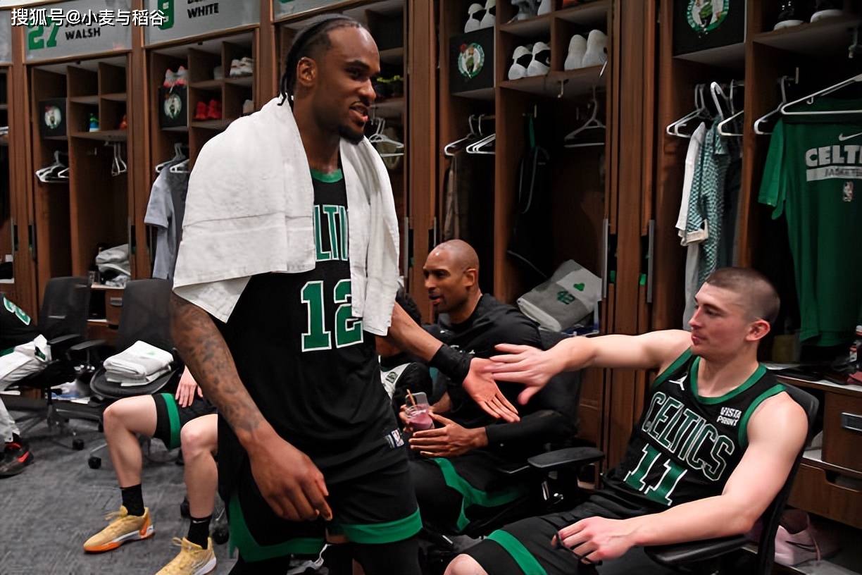 爱游戏娱乐-凯尔特人队替补球员各显神通,为球队赢球出力