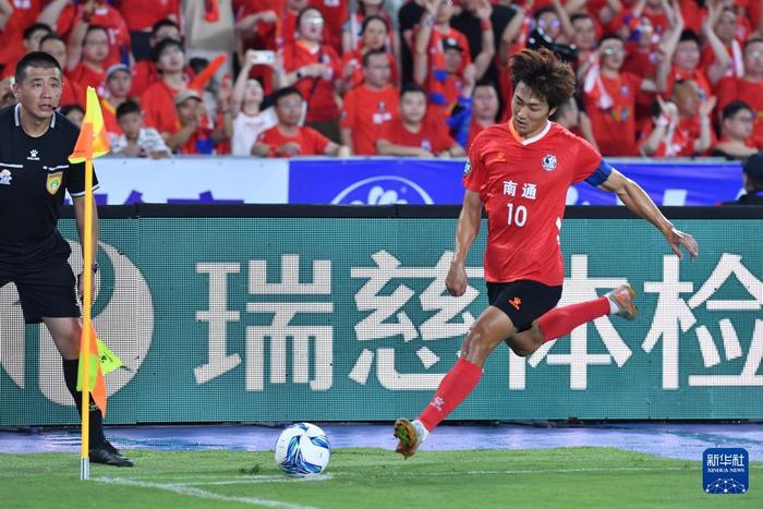 爱游戏官方入口-江苏队主场抢胜,全队表现坚决信心满满