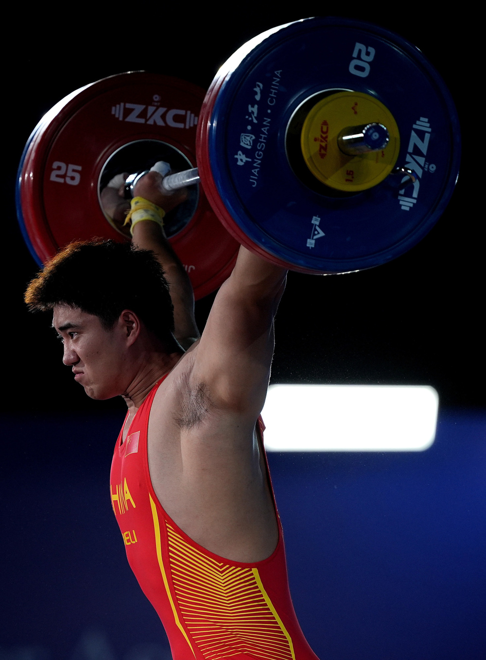 爱游戏入口-举重项目选手强势出击,赛场上尽显魅力