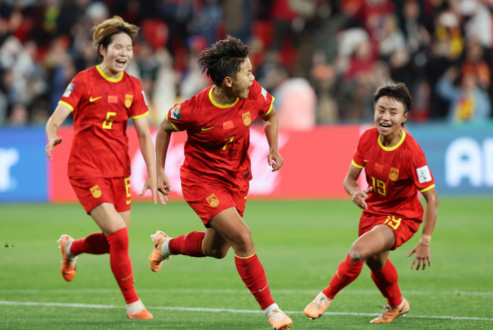 国际赛事：中国女足大获全胜