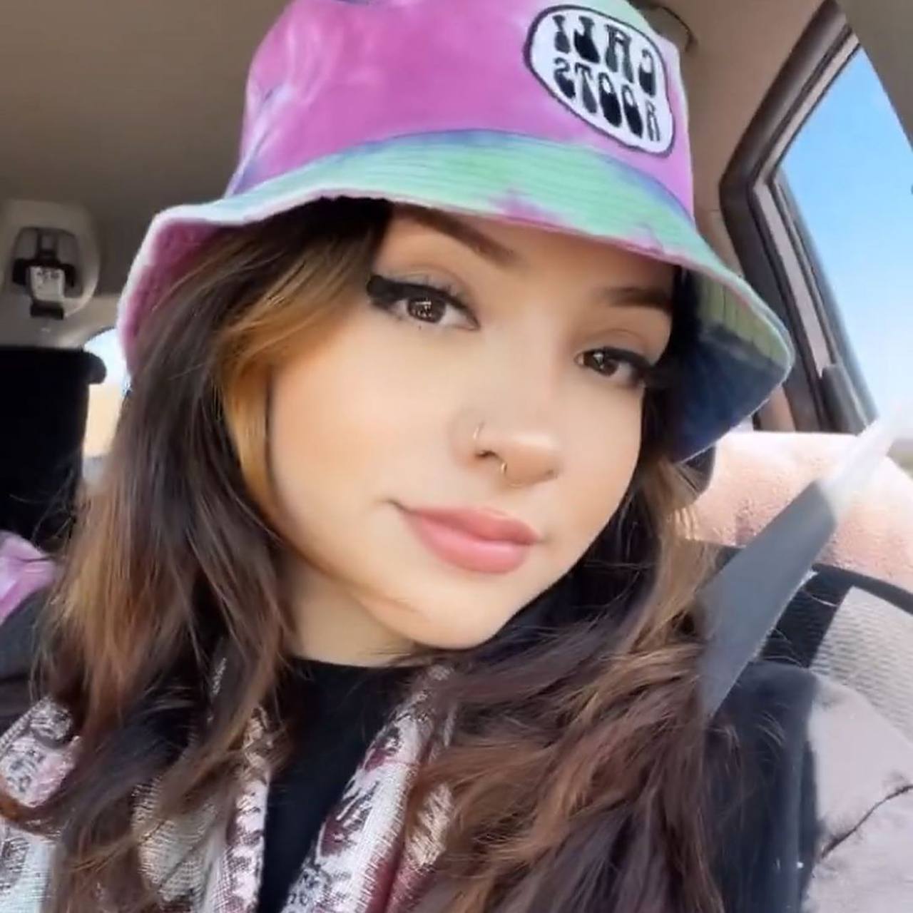 哥伦比亚射箭选手冲到第一，跻身前列