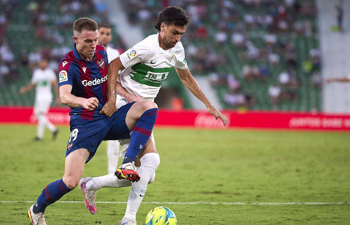 爱游戏娱乐-卢戈准备挑战阿尔梅里亚，迎接新一轮赛事