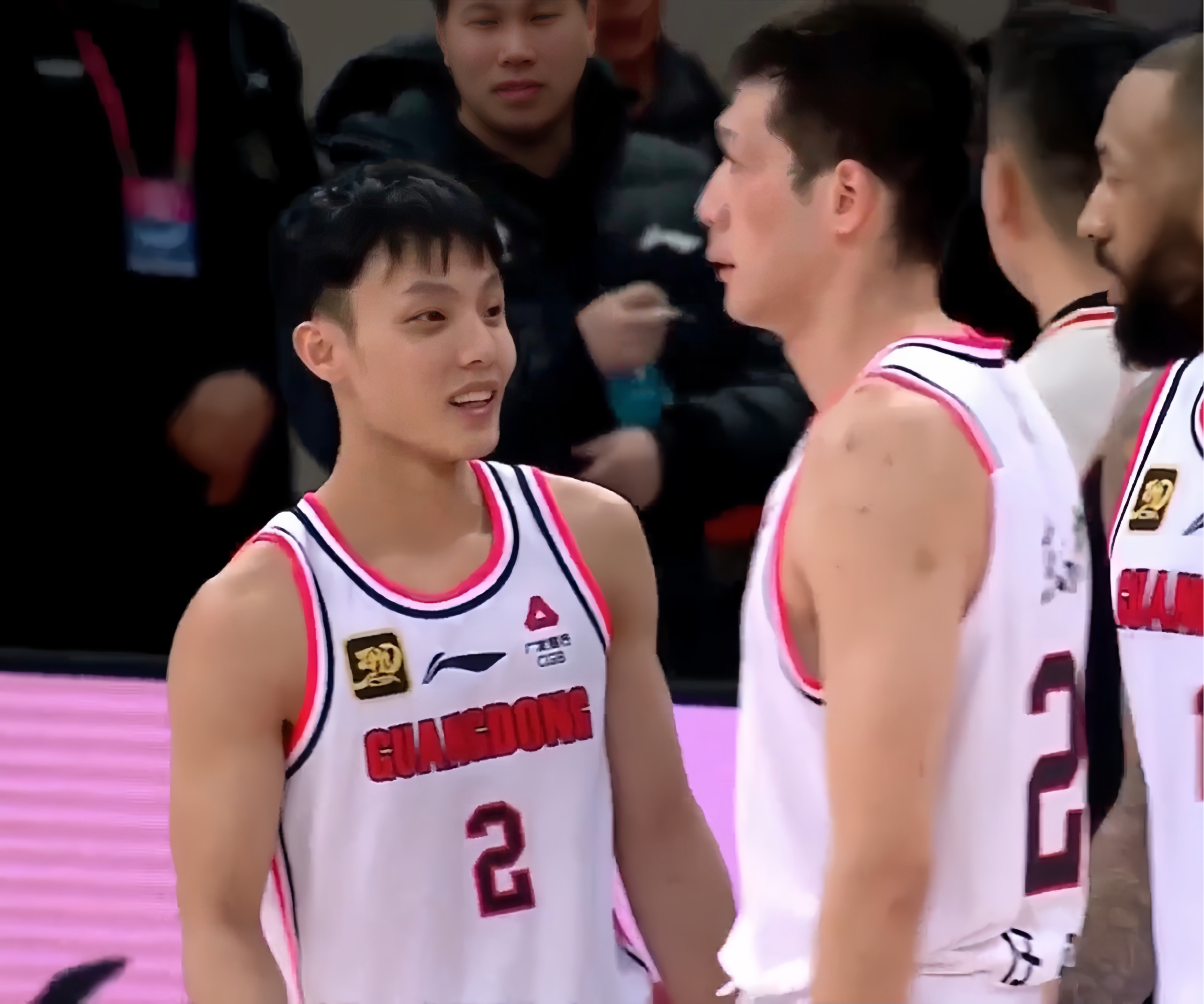 爱游戏娱乐-广东宏远主场大捷击败山东队