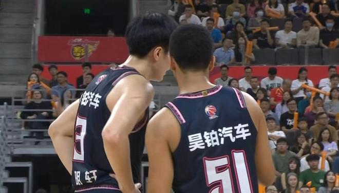 广东宏远主场大捷击败山东队