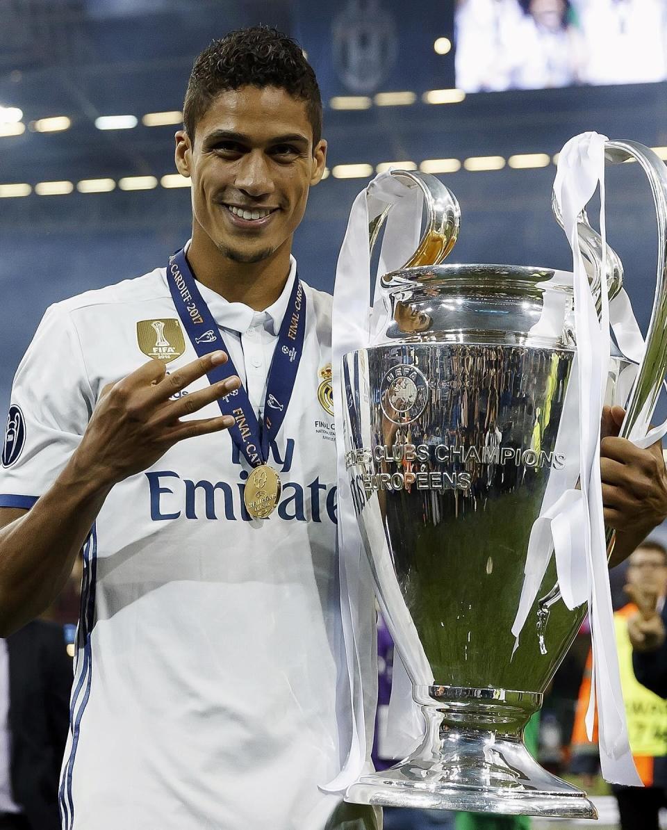 瓦拉内受伤缺席，皇马补时连扳球逆转曼联