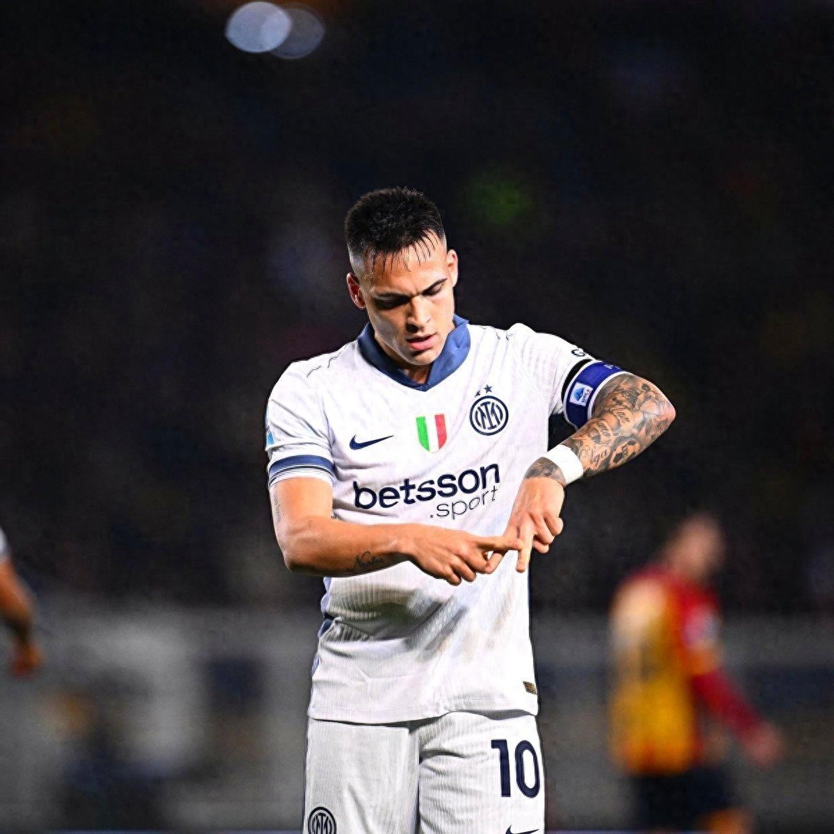 爱游戏在线-国际米兰边锋连续进球，成为球队得分利器