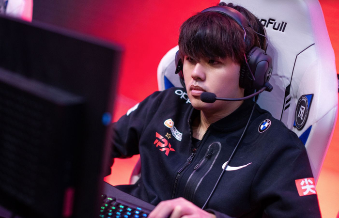 包含100T力克DRX，CoreJJ线上压制力十足焦点之战淘汰赛，留下经典瞬间的词条