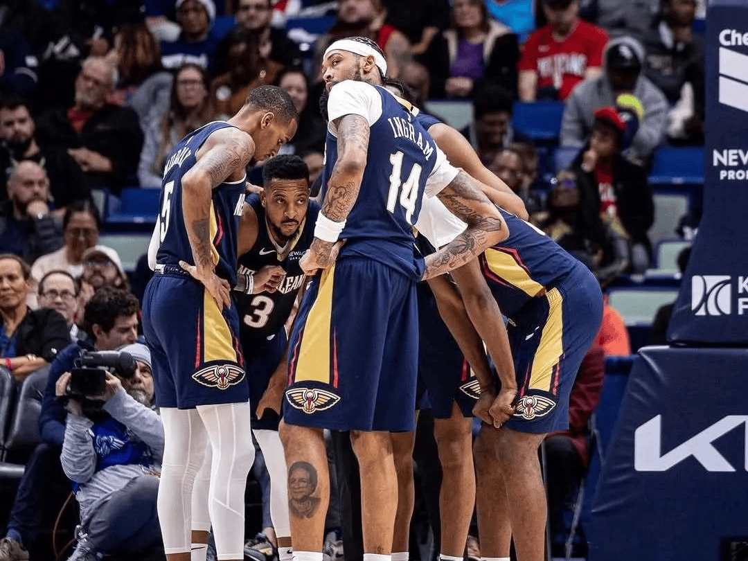 篮板球争夺激烈，鹈鹕队险胜对手的简单介绍