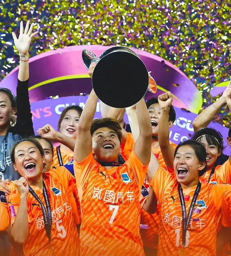 女子足球聚焦走红,实力派球员纷纷亮相 女子足球聚焦走红,实力派球员纷纷亮相