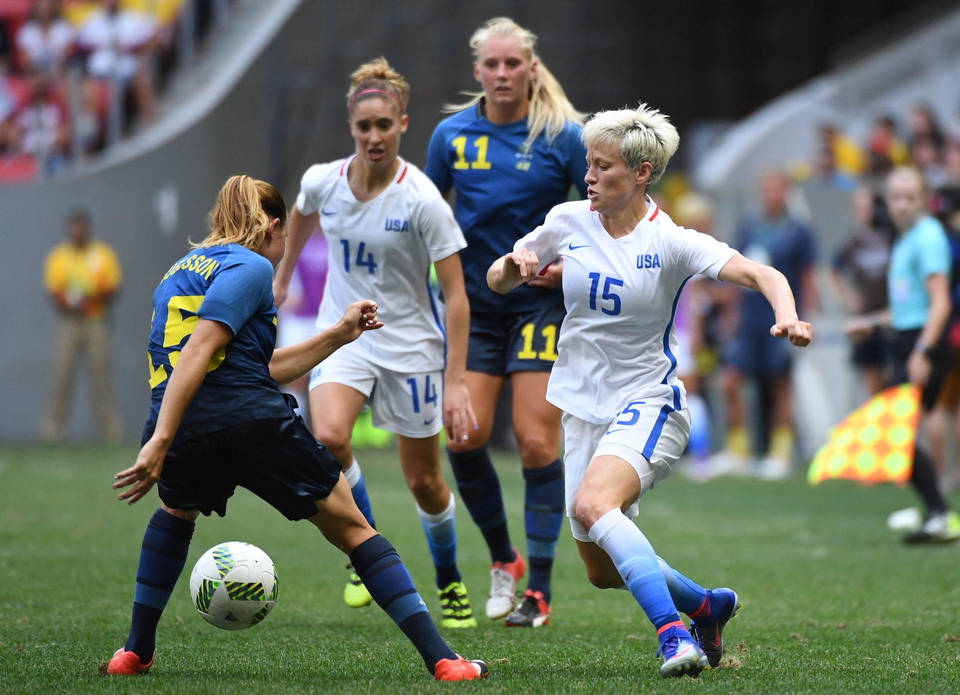 瑞典女足队在比赛中展现出色的表现