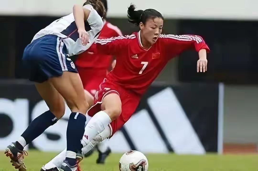 足球场上的风云人物：女足选手展现实力