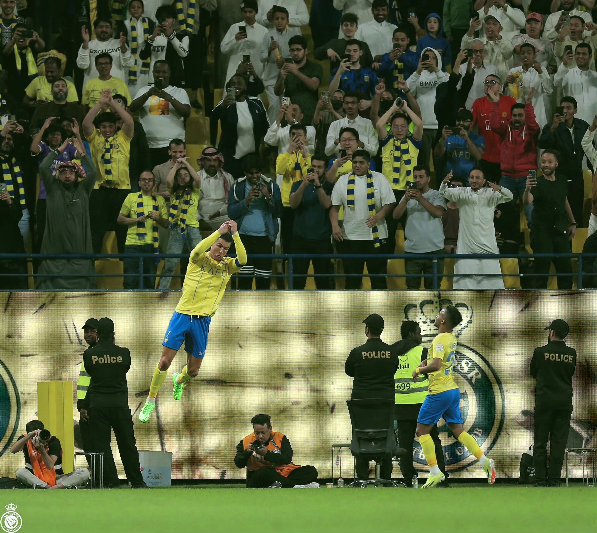 爱游戏在线-皇马客场大胜，C罗取得帽子戏法