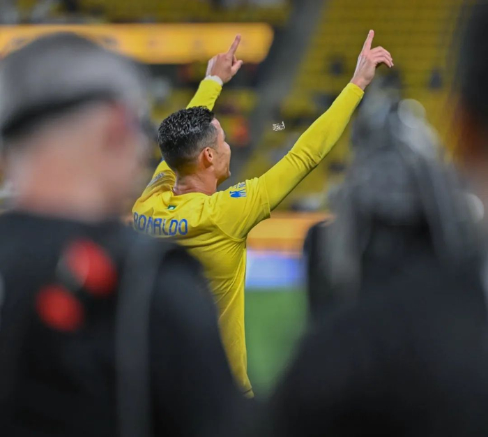 皇马客场大胜，C罗取得帽子戏法